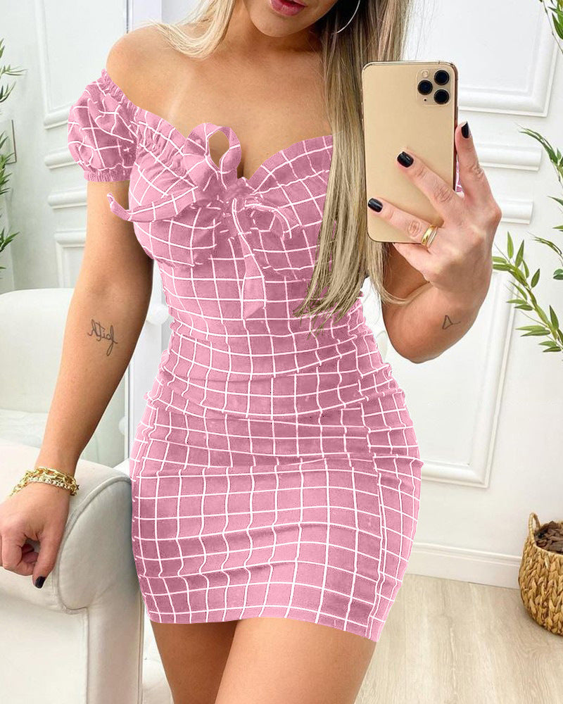 Agnete - Kort Sommerkjole med Krydsende Gitterprint Pink