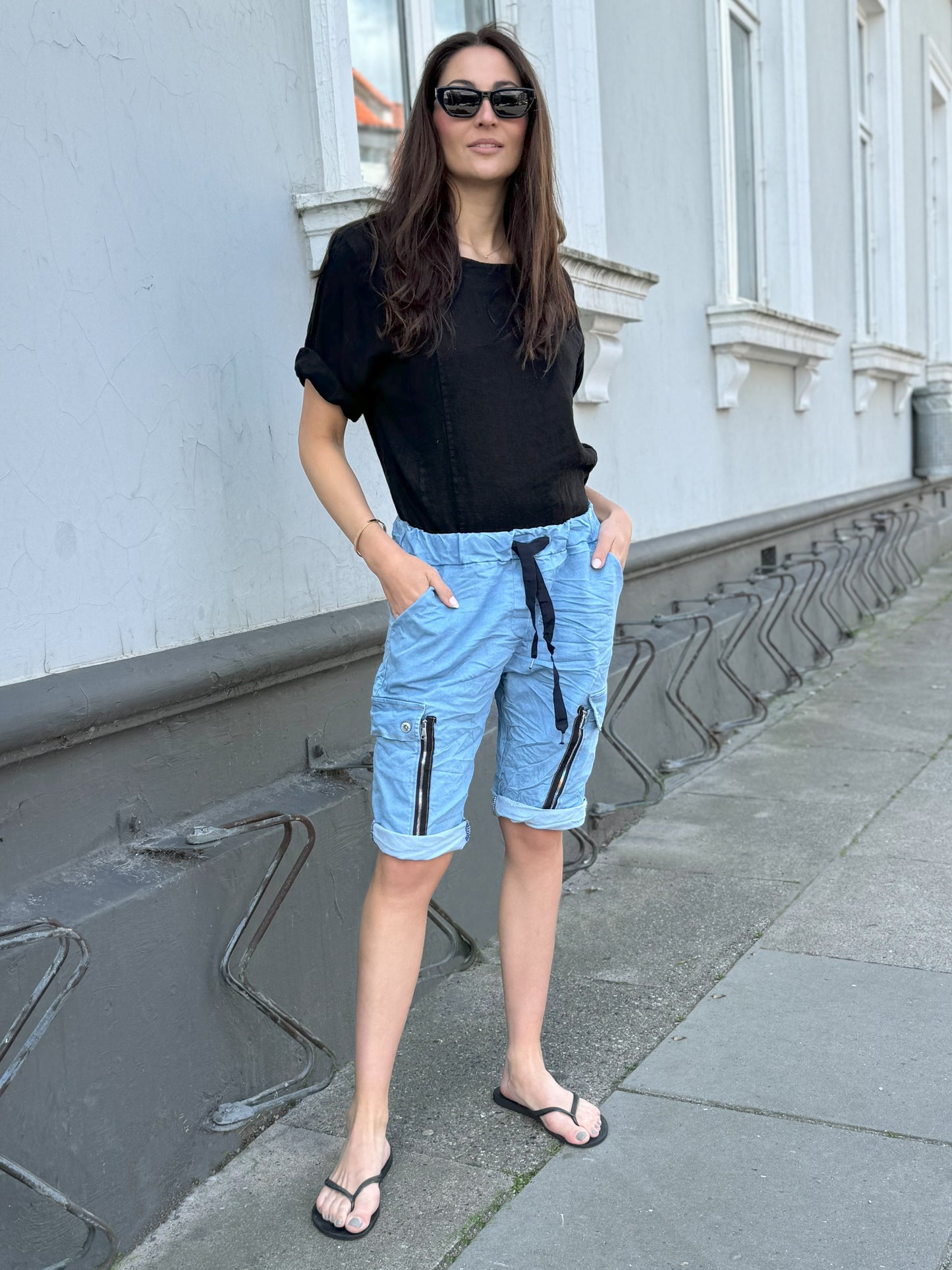 Alice - Lyseblå Cargo Shorts i Knælængde Lyseblå