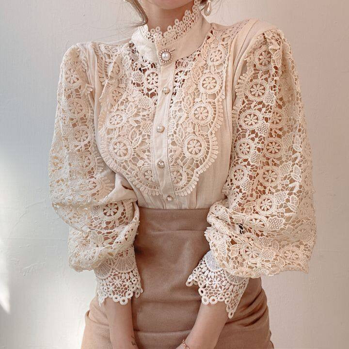 Beatrice - Klassisk Damebluse med Blonde Detaljer Beige