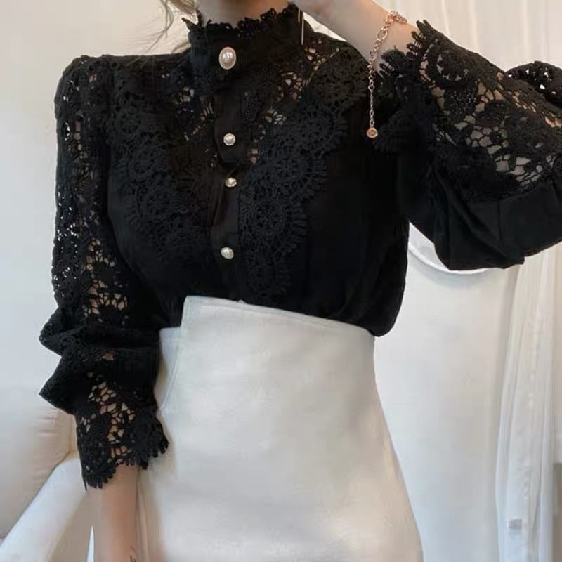 Beatrice - Klassisk Damebluse med Blonde Detaljer Sort
