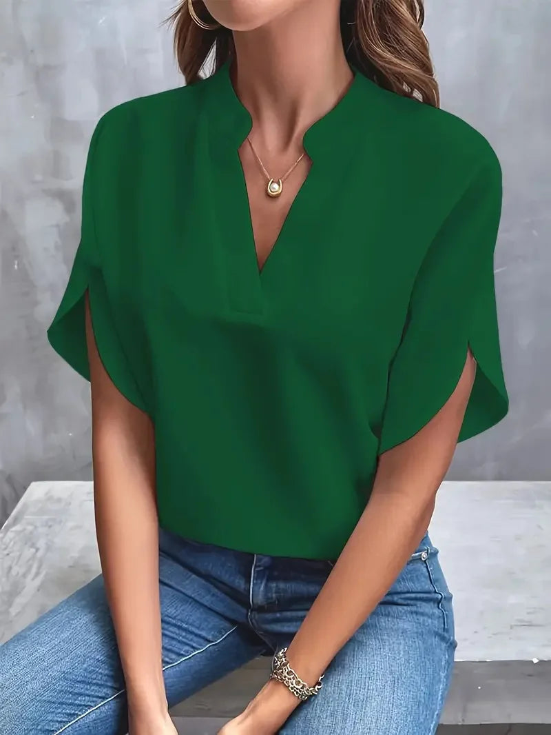 Celina - Stilfuld Bluse med V-hals i Løstsiddende Design Grøn
