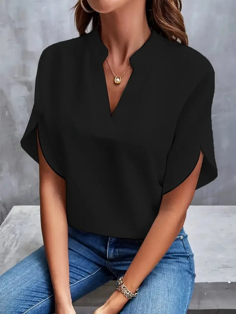 Celina - Stilfuld Bluse med V-hals i Løstsiddende Design Sort
