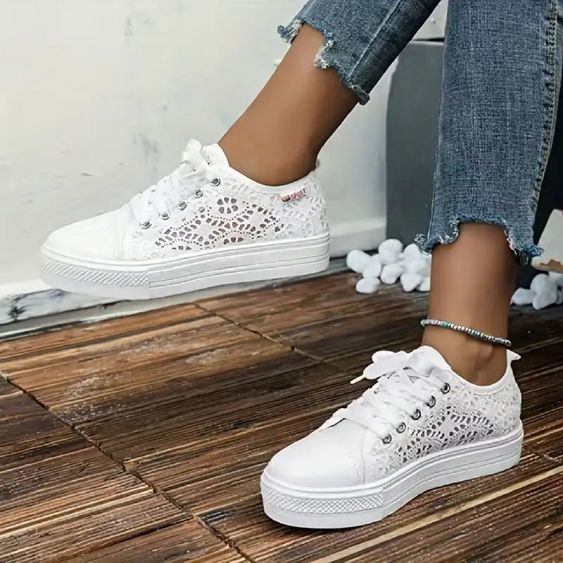 Ellen - Damesneakers med kilehæl og blondedetaljer