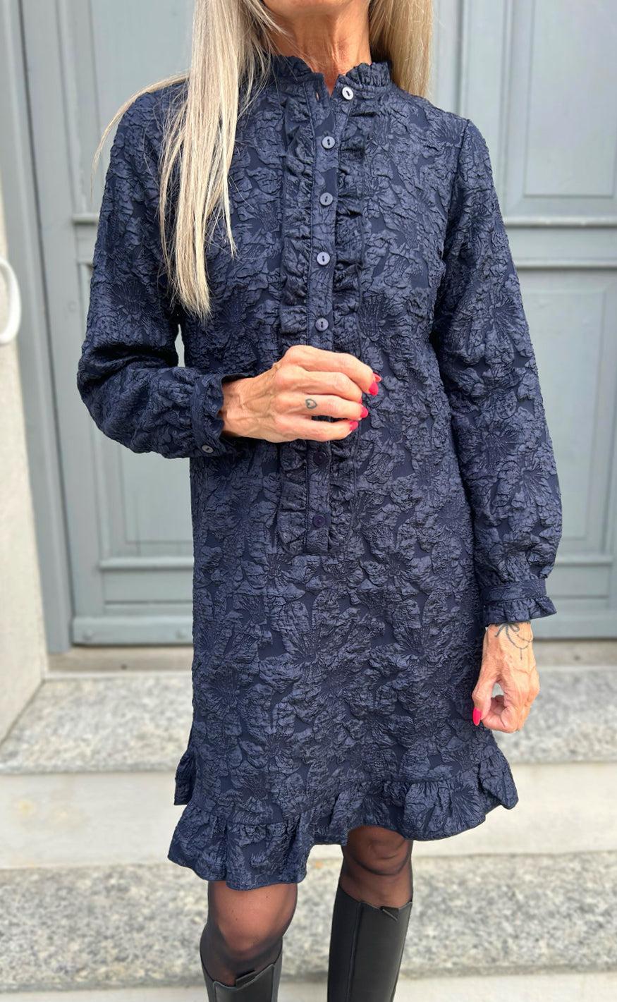 Hanna - INA Copenhagen Kjole Elegant Feminin Stil Marineblå