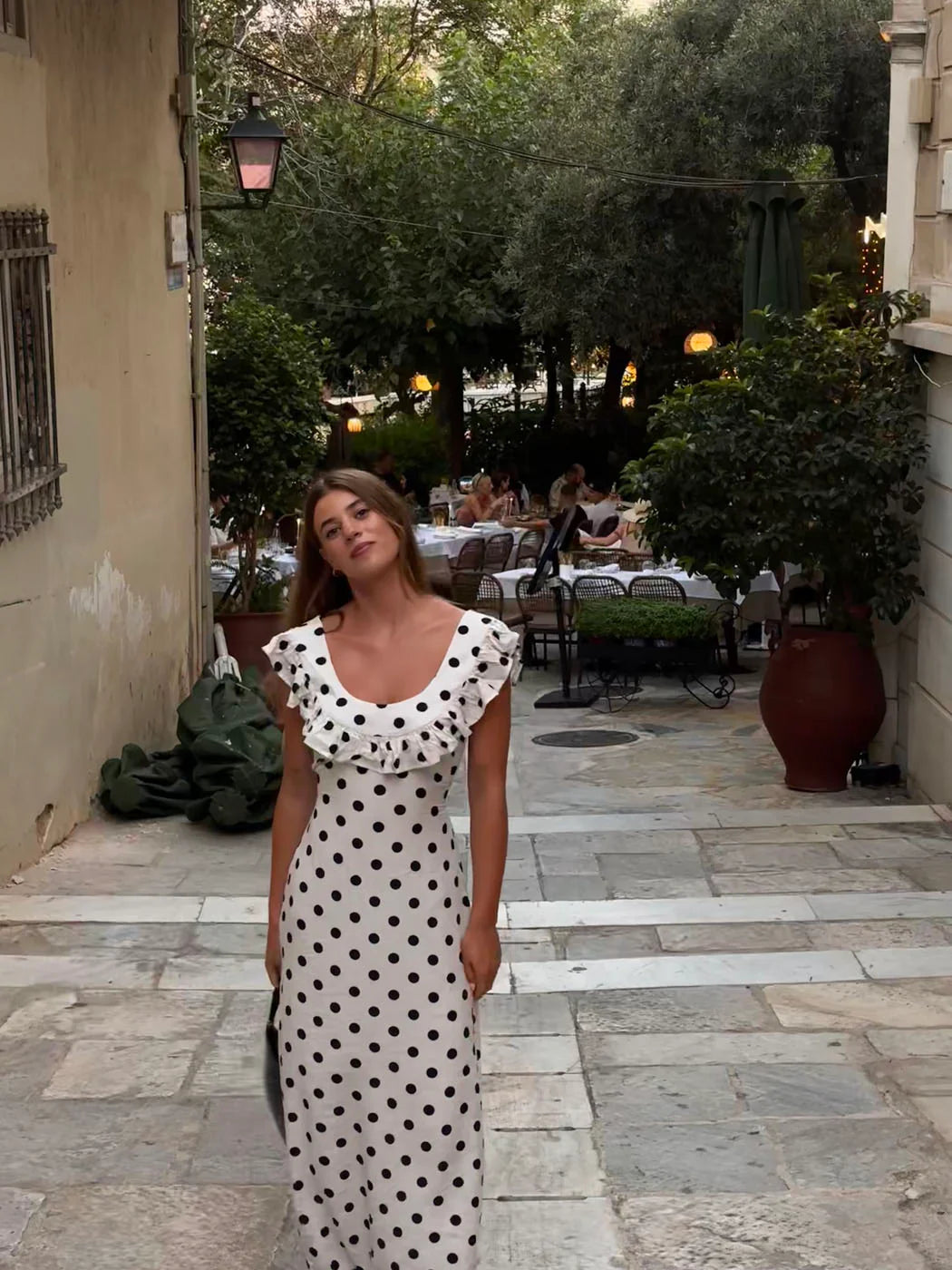 Karen - Luna Kjole med Polkaprikker Elegant Stil Hvid/sort