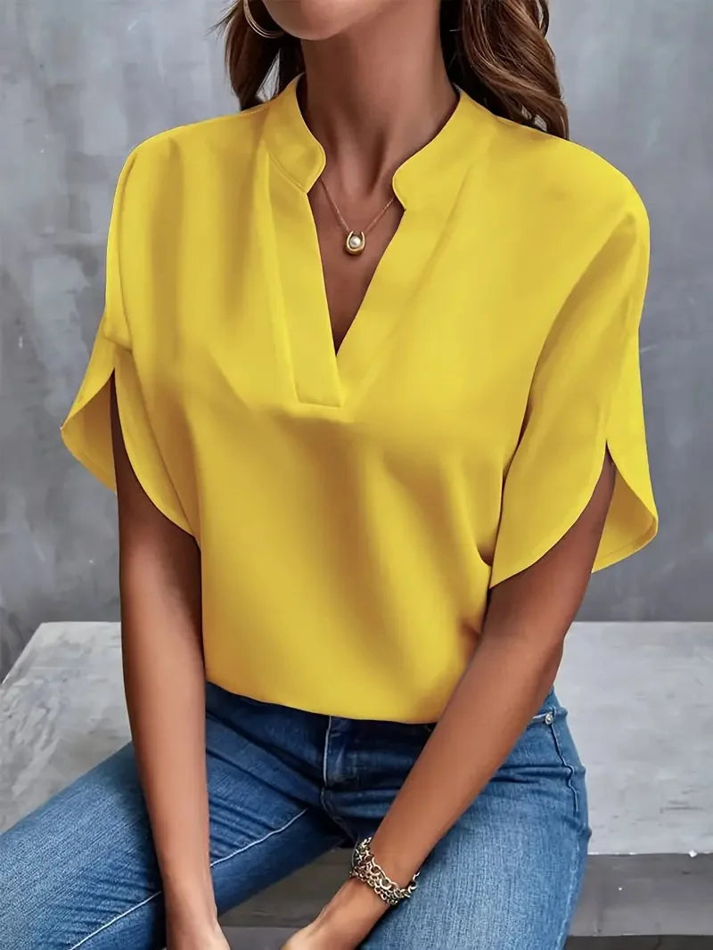 Celina - Stilfuld Bluse med V-hals i Løstsiddende Design