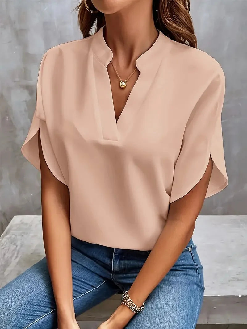 Celina - Stilfuld Bluse med V-hals i Løstsiddende Design