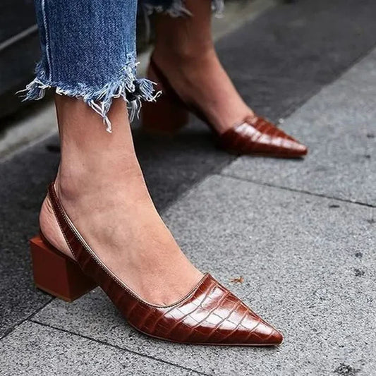 Christina - Pumps med Blokhæl og Spids Tå Mørkebrun