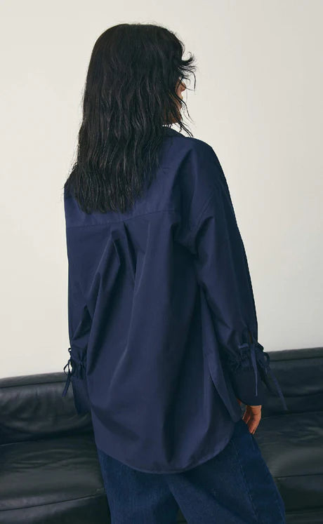 Flora - Noella Bluse Elegant Feminint Design Marineblå