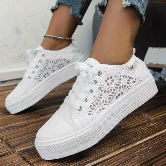 Ellen - Damesneakers med kilehæl og blondedetaljer