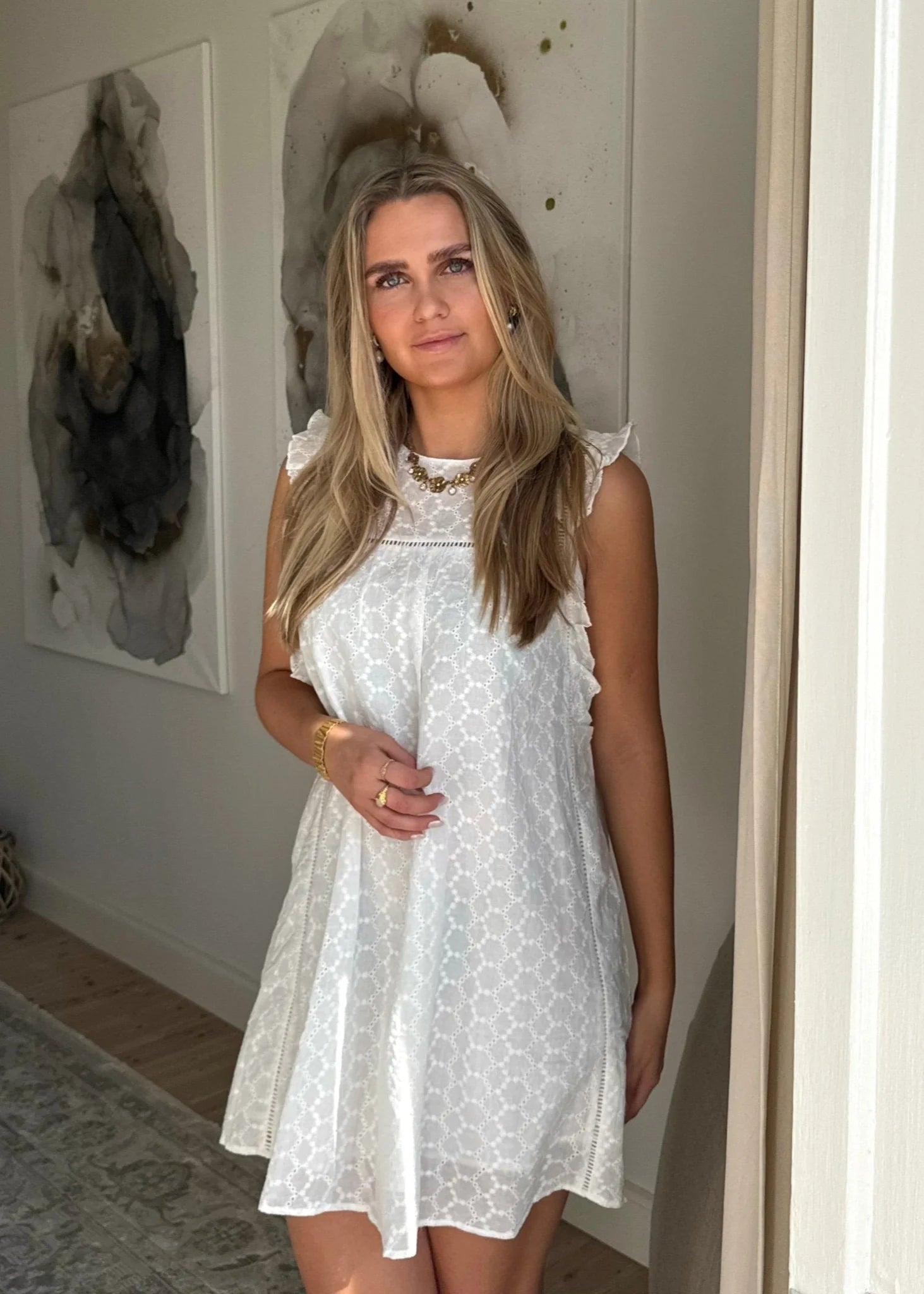 Gunhild - Signe Kjole Elegant og Feminin Stil Hvid