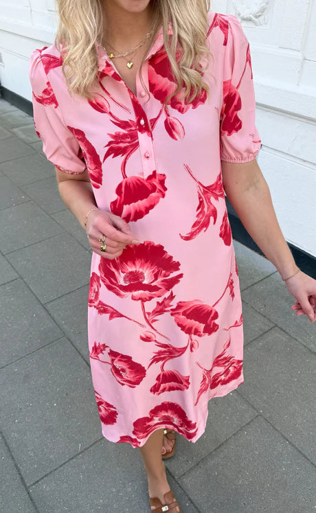 Helga - INA Copenhagen Kjole Elegant Feminin Stil Rosy Flower 