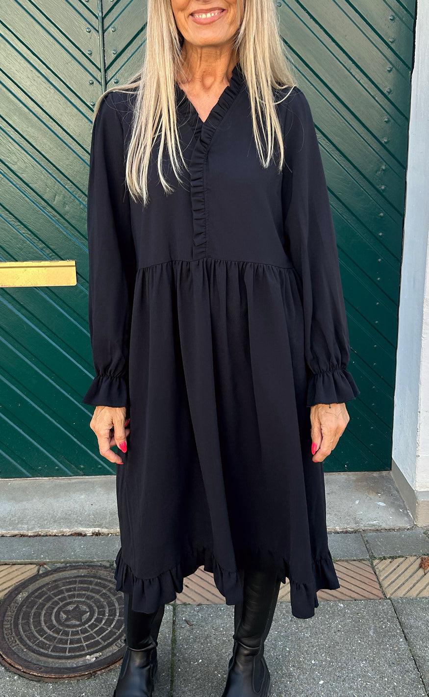 Henriette - INA Copenhagen Kjole Elegant Stilfuld Design SORT